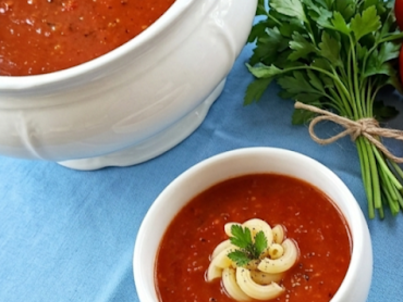 Domowa zupa pomidorowa ze świeżych pomidorów