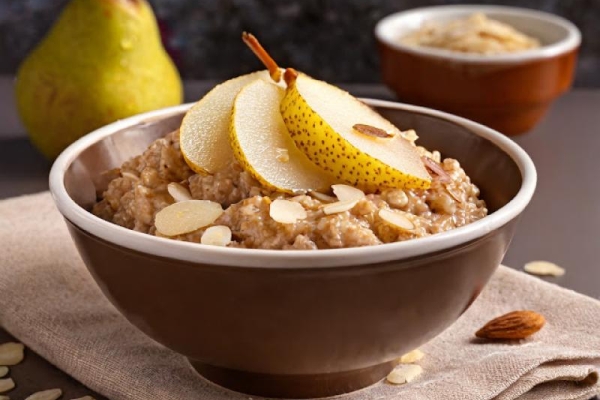 Owsianka migdałowa z gruszką / Almond oatmeal with pear