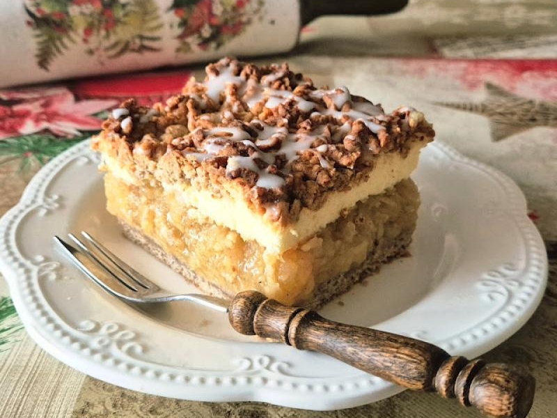 Szarlotka piernikowa z pianką waniliową