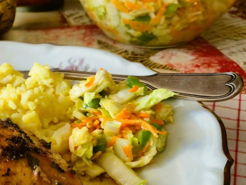 Surówka z kapusty pekińskiej w miodowym winegrecie