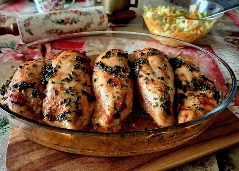 Piersi z kurczaka pieczone w marynacie  ketchupowej