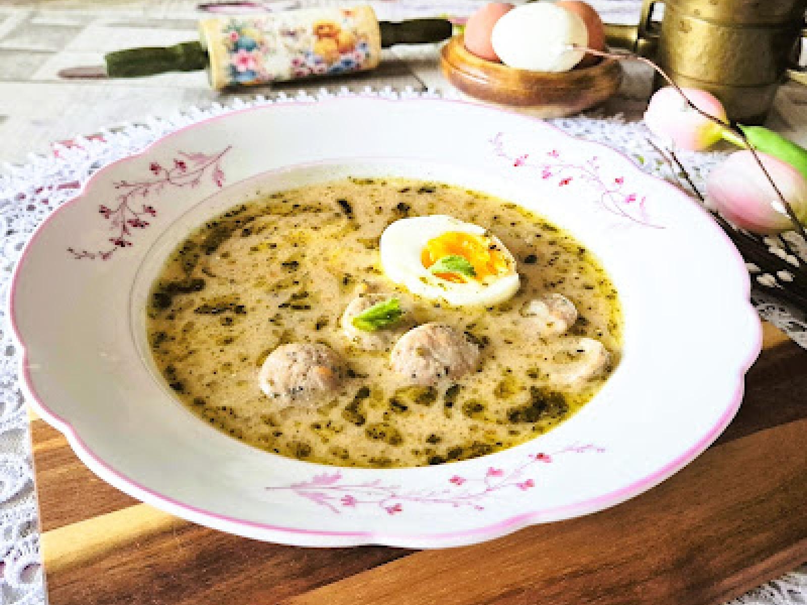 Barszcz biały na golonce