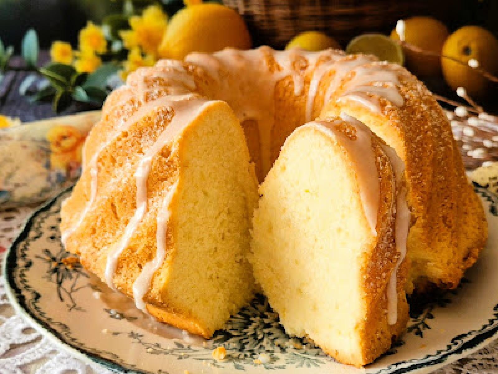 Babka cytrynowa lukrowana