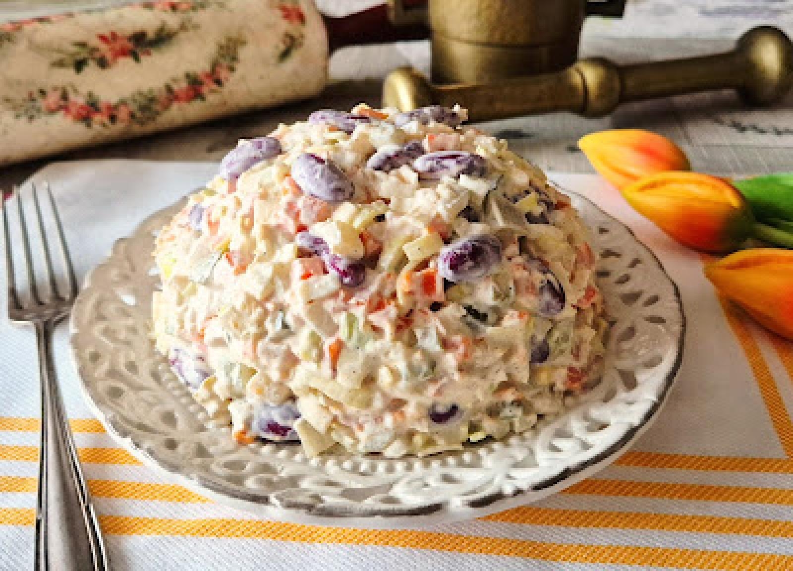 Sałatka jarzynowa z czerwoną fasolą