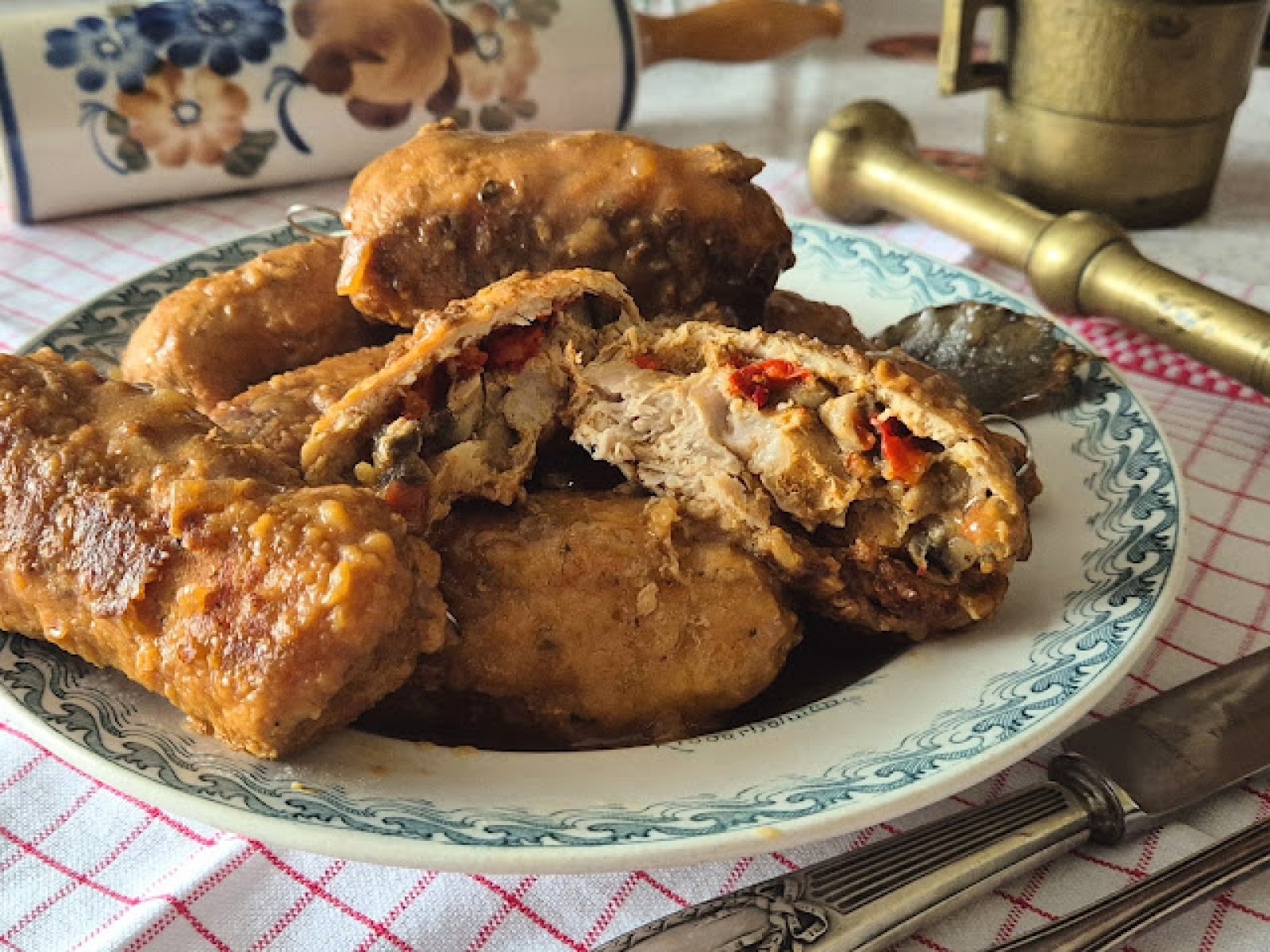 Roladki schabowe nadziewane serem, papryką i pieczarkami