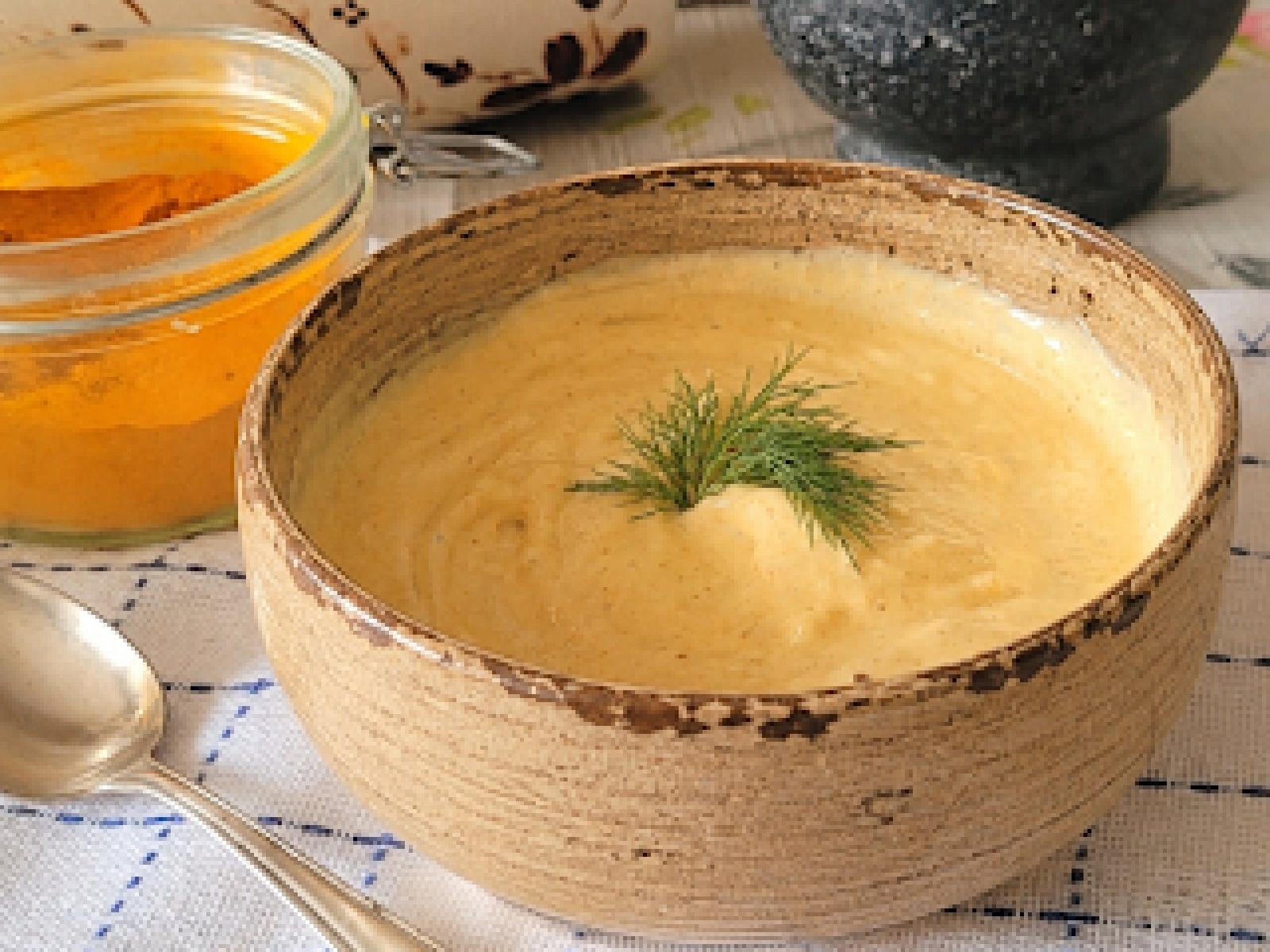 Sos czosnkowy curry