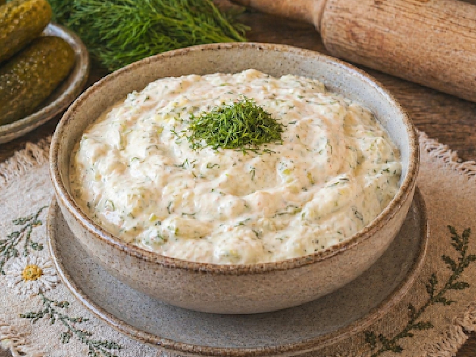 Sos tzatziki po polsku z ogórkiem małosolnym