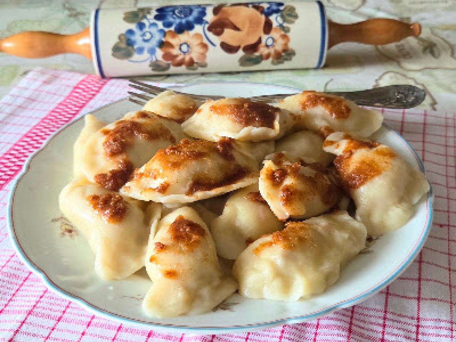 Ziemniaczane pierogi z okrasą