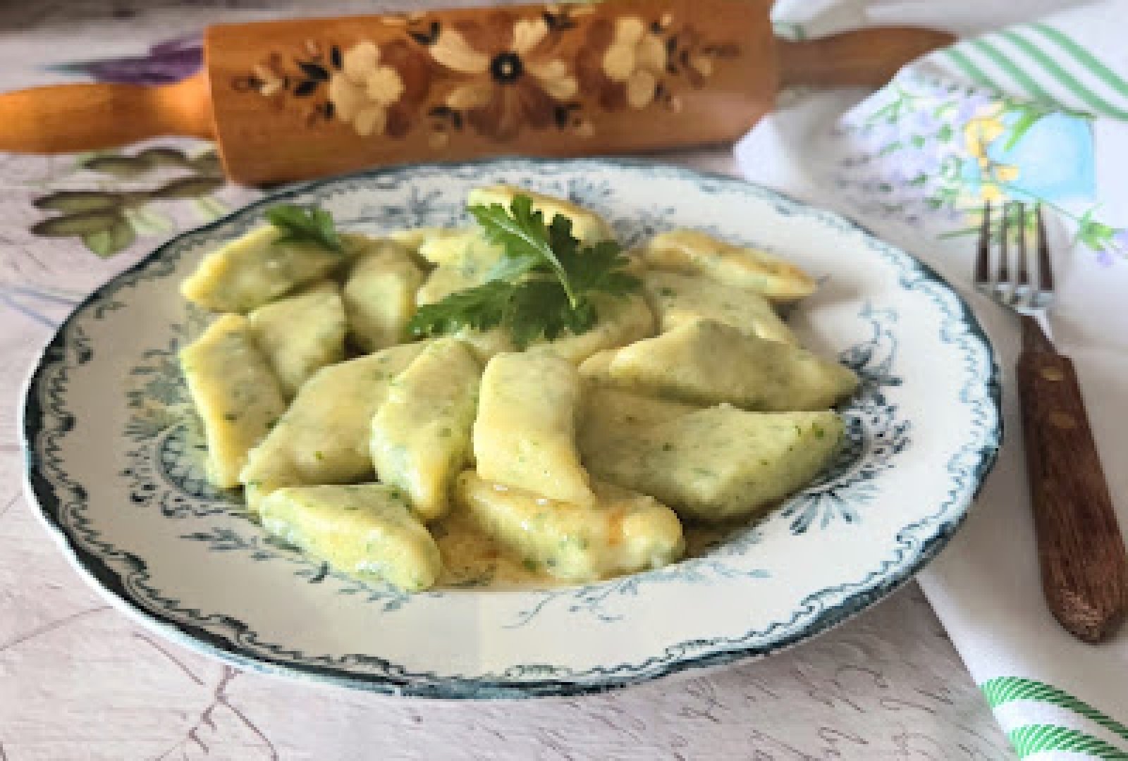 Kopytka pietruszkowe – babcine szagówki z natką pietruszki