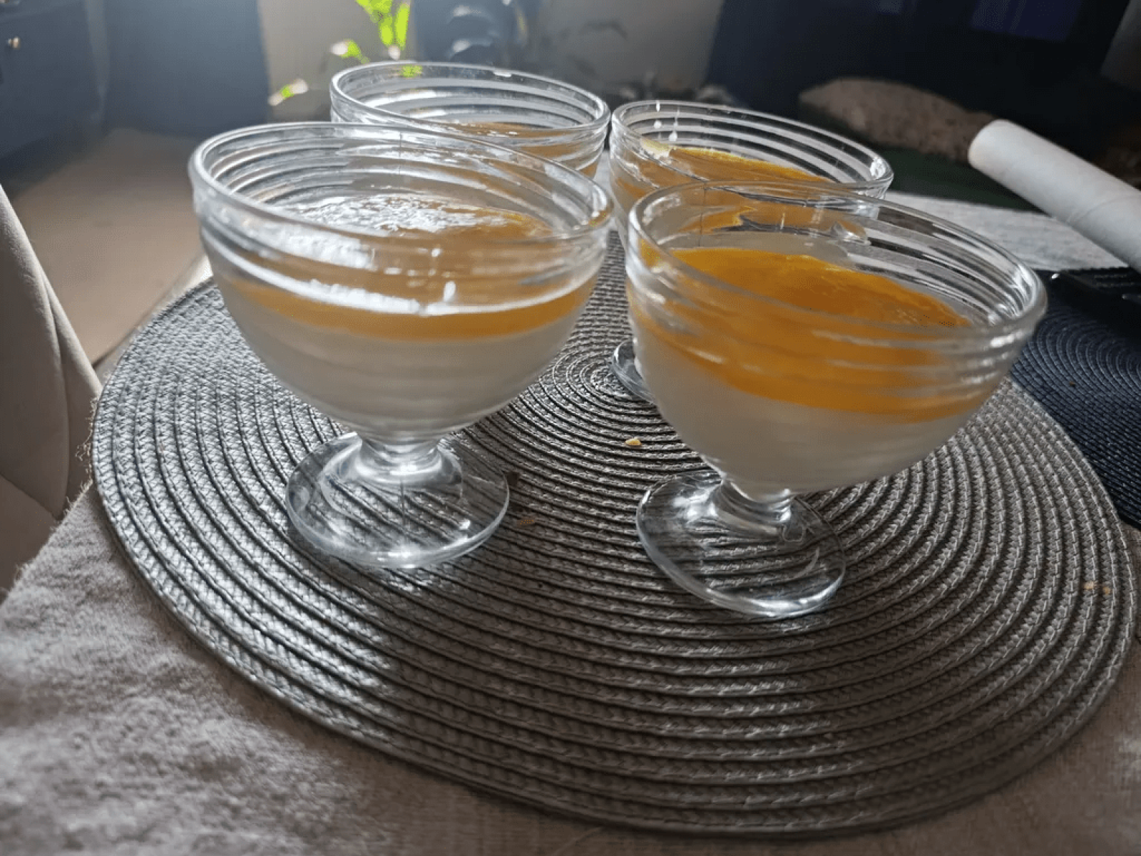 Panna cota z musem z mango