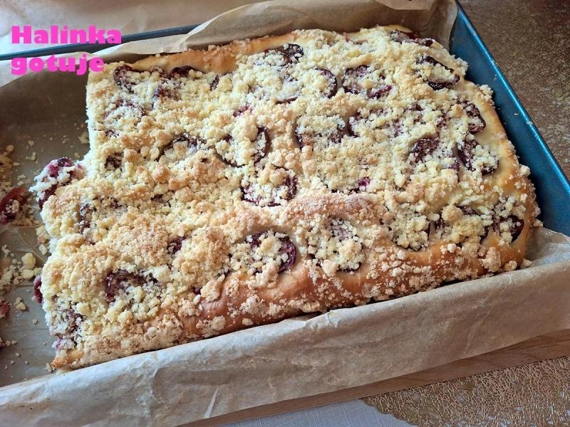 Ciasto drożdżowe ze śliwkami i kruszonką – puszyste, pachnące i zawsze się udaje