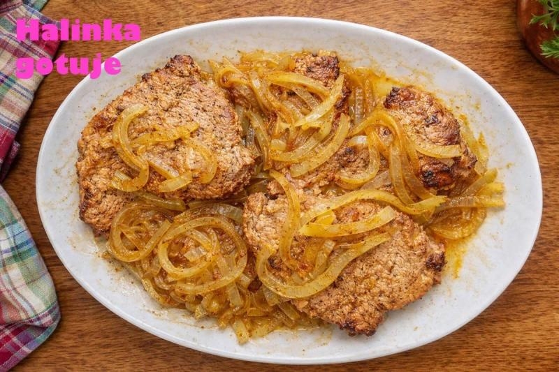 Schab pieczony z cebulą – prosty, miękki i bardzo domowy