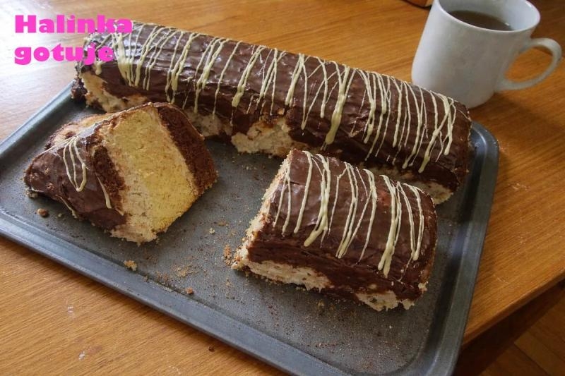 Klasyczny metrowiec z kremem budyniowym – sprawdzony przepis