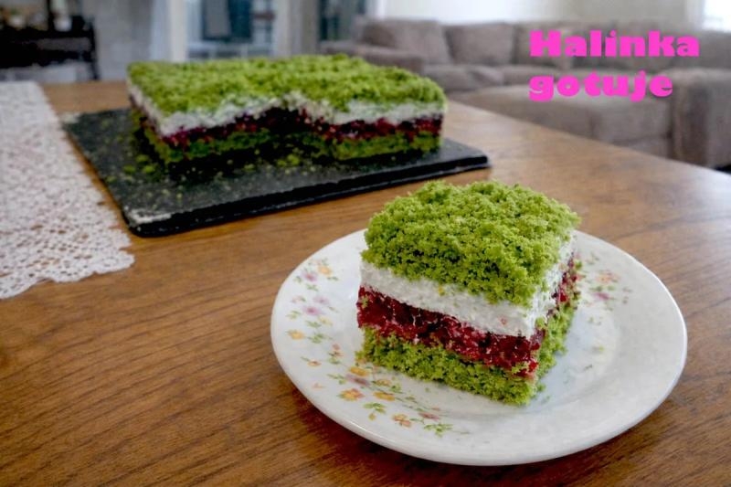 Leśny Mech – zielone, wilgotne ciasto z malinami i kremem