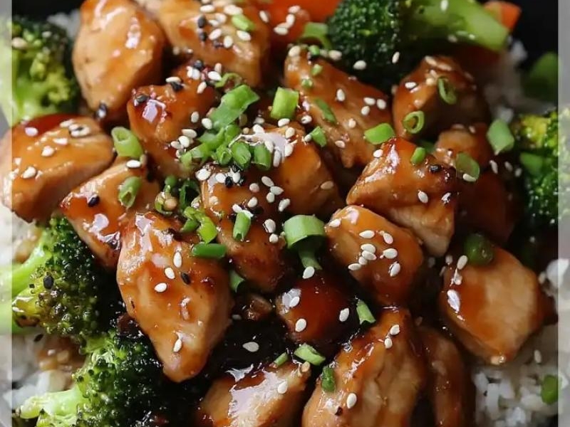 Teriyaki Kurczak z Ryżem to pyszne danie!