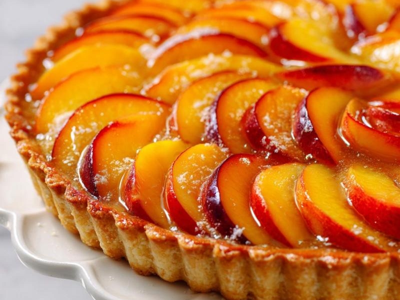 Tarta z brzoskwiniami i kremem waniliowym – odkryj przepis!