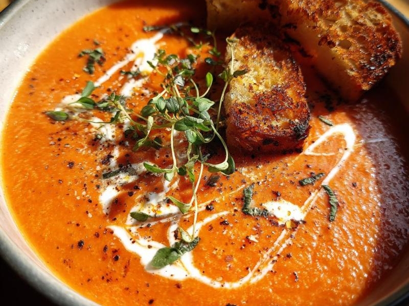 Creamy Roasted Garlic Tomato Soup: 7 Comforting Secrets