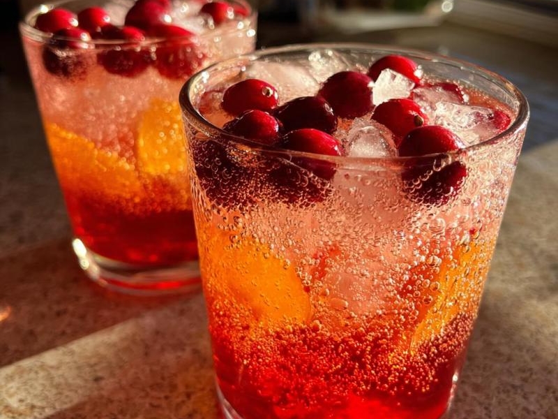 Easy Thanksgiving Drinks That Will Wow Your Guests