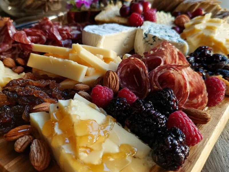 Simple Thanksgiving Charcuterie Board: 7 Tips to Wow Guests
