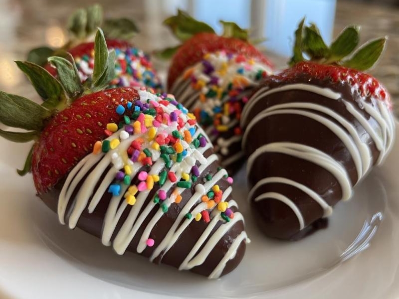 Thanksgiving Chocolate Covered Strawberries That Impress All