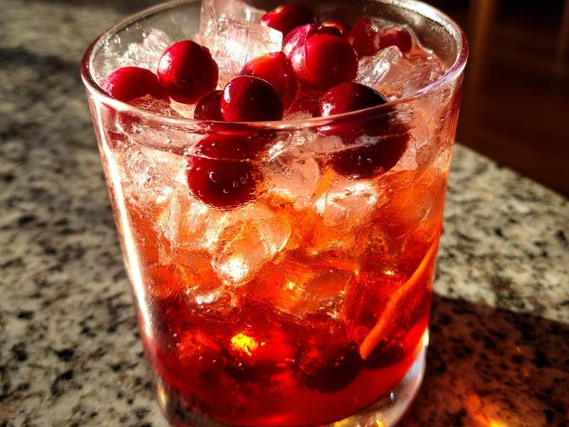 Simple Christmas Cocktails: 5 Festive Recipes for Joyful Sips