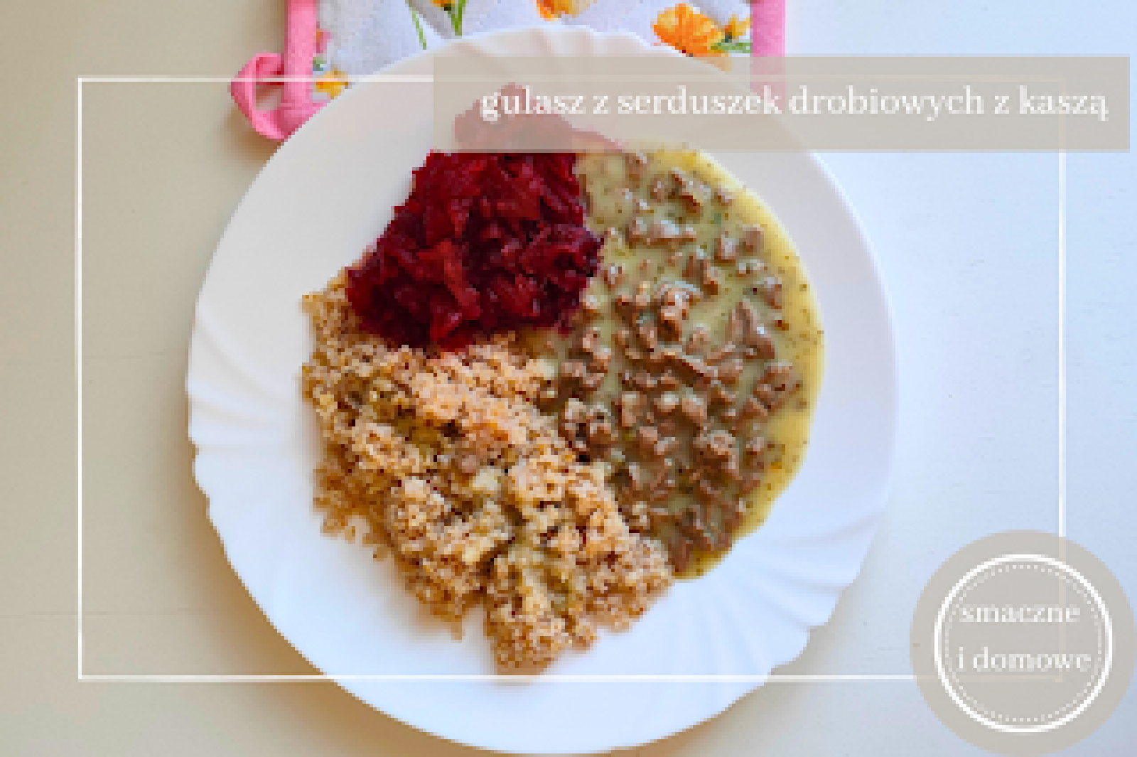 Gulasz z serduszek drobiowych – tradycyjny przepis jak u babci (Idealny z kaszą!)