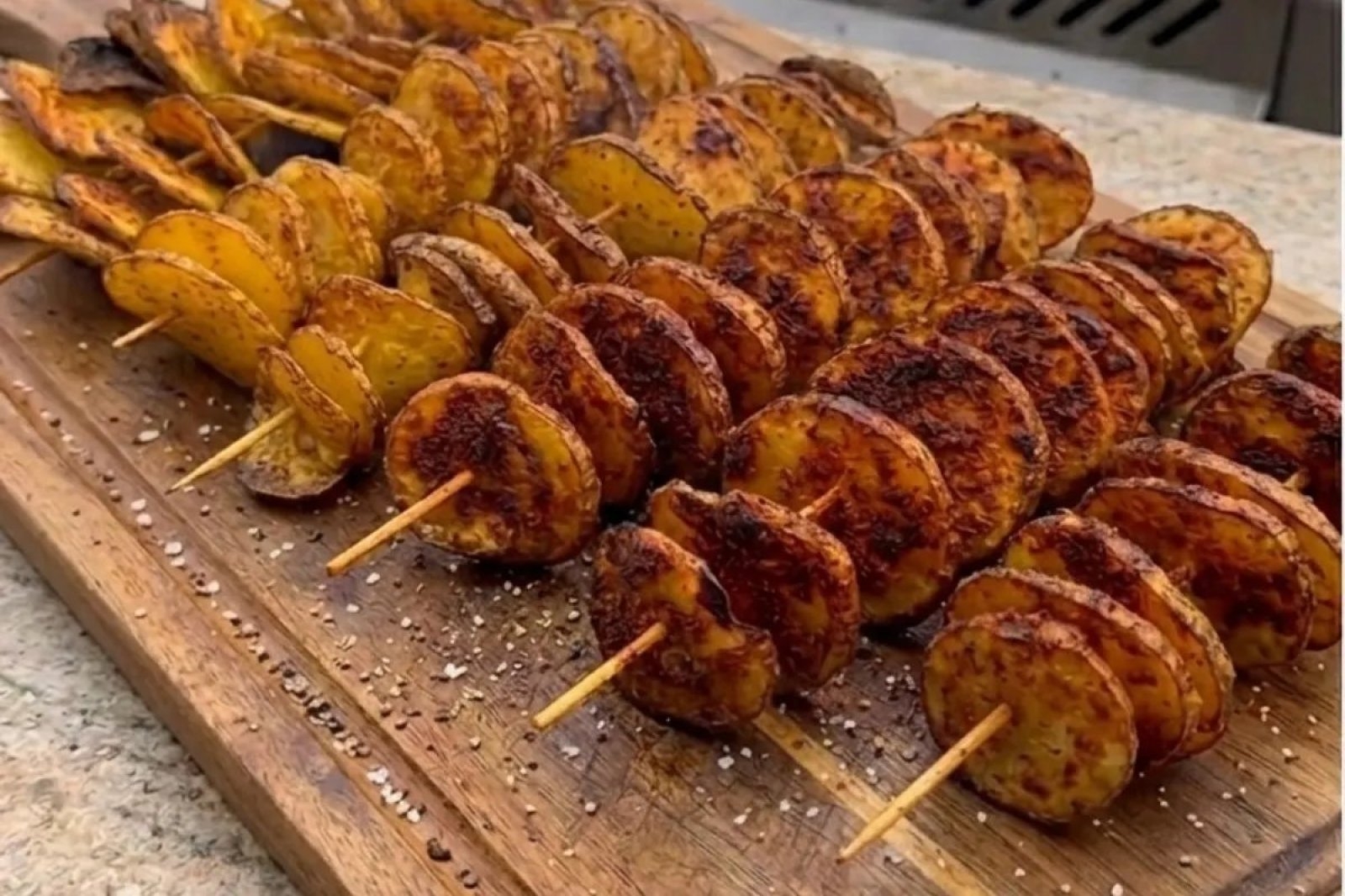 Ziemniaki z grilla na patyku (plasterki ziemniaków grillowane) Spirals potato uproszczona wersja