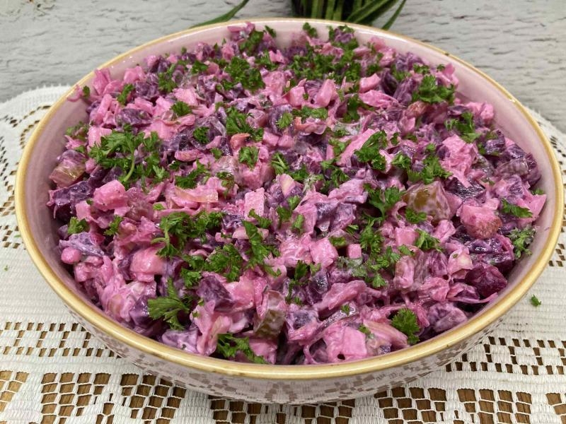 Surówka z kiszonej kapusty z burakami