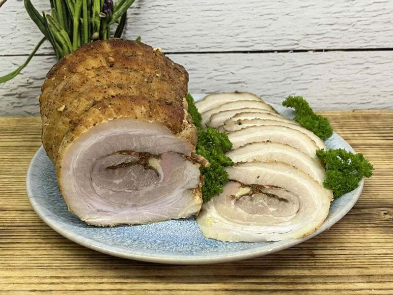Boczek pieczony rolowany
