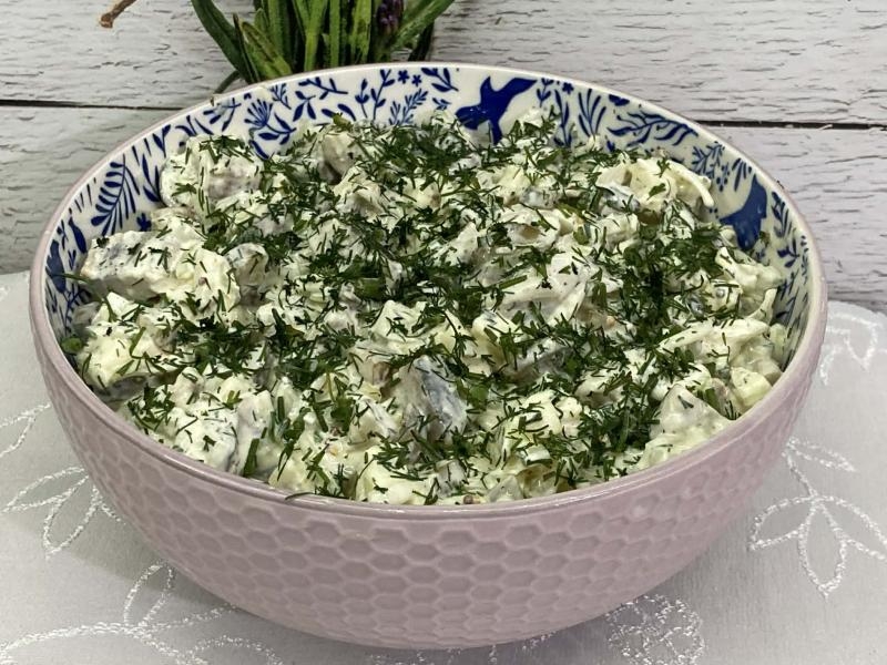 Szybka sałatka śledziowa
