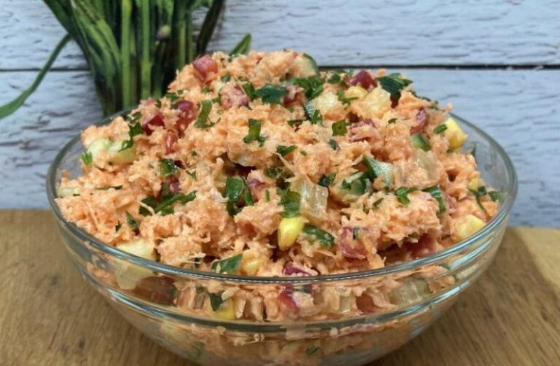 Surówka z marchewki i kukurydzy