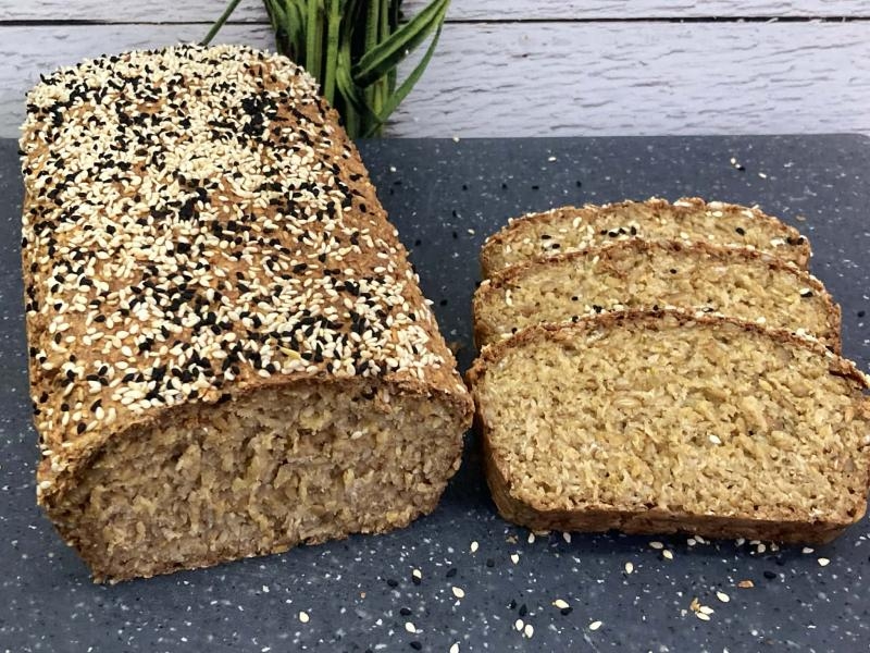 Chlebek owsiany z ziarnami