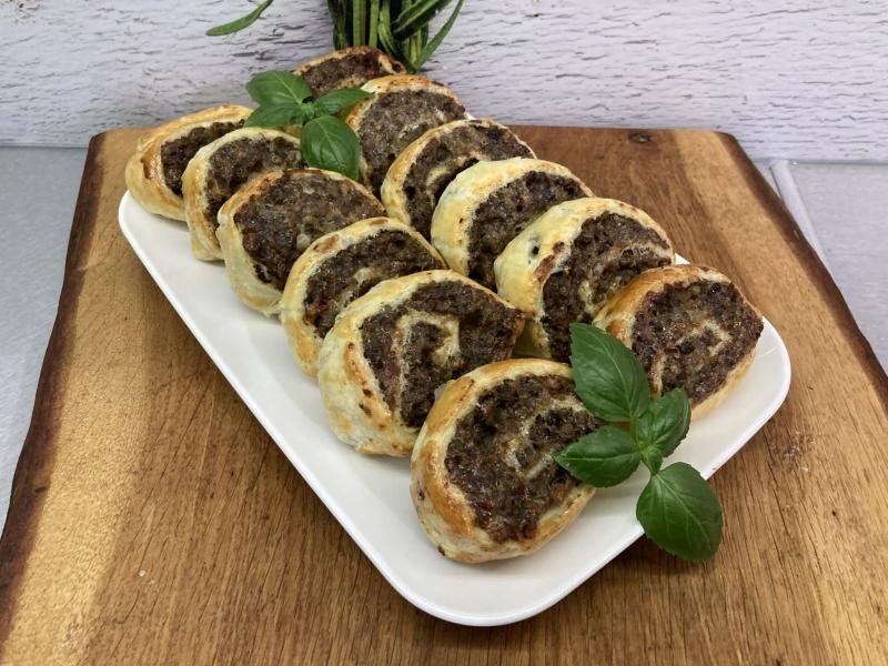 Kaszanka z żurawiną w cieście francuskim