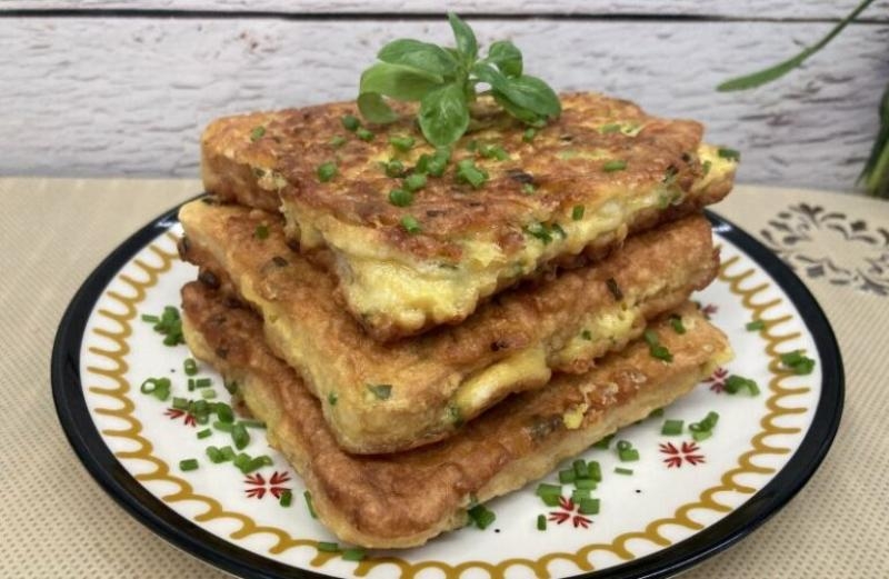 Smażony chlebek w jajku