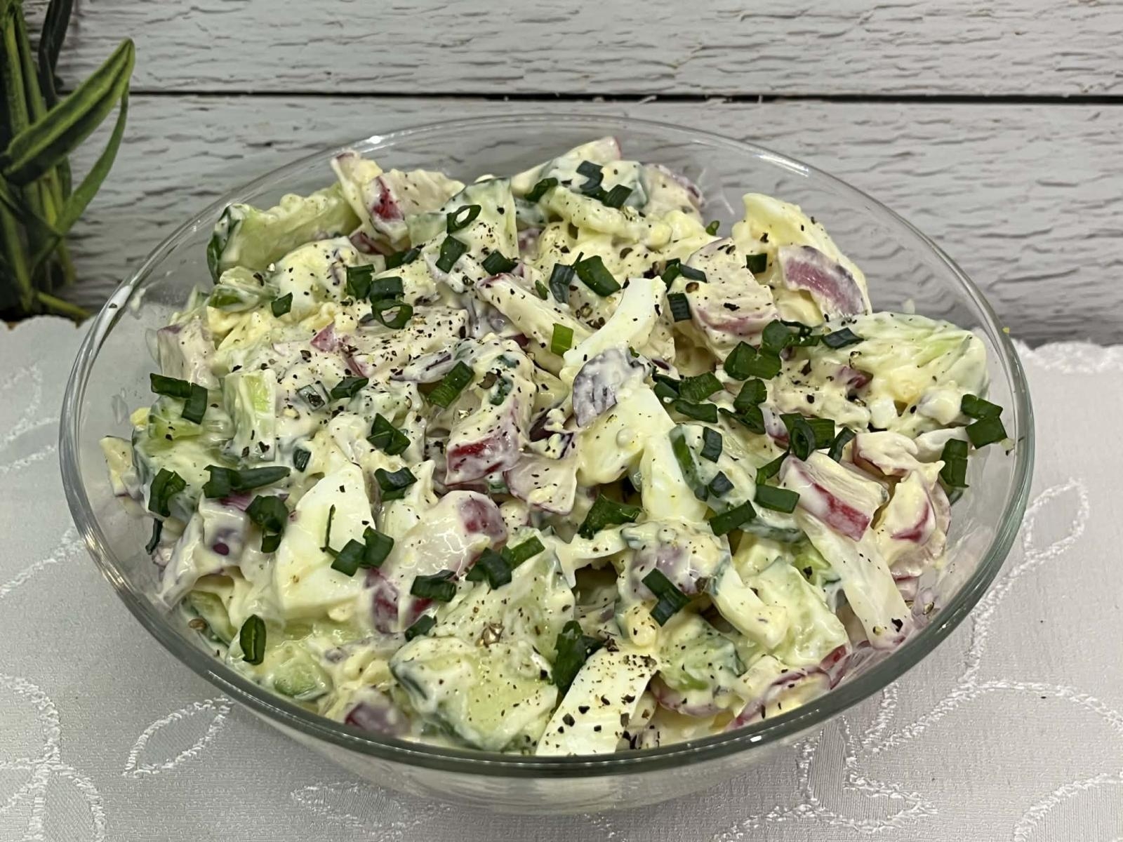 Świąteczna sałatka z jajkiem