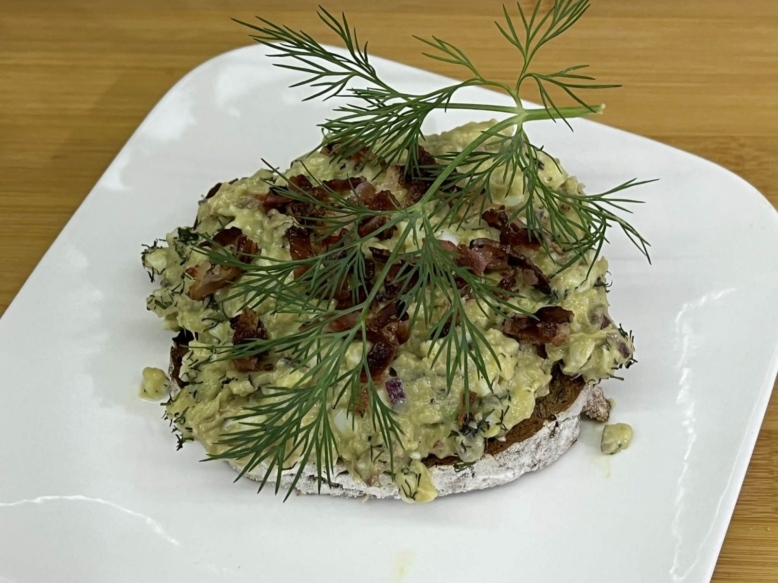 Pasta z awokado, jajkiem i bekonem-szybki przepis