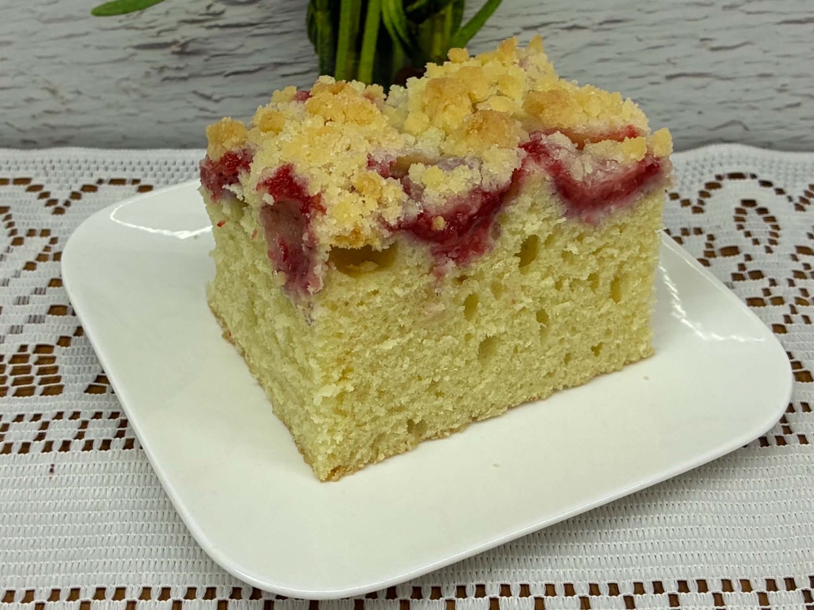 Proste ciasto z truskawkami na dużą blachę