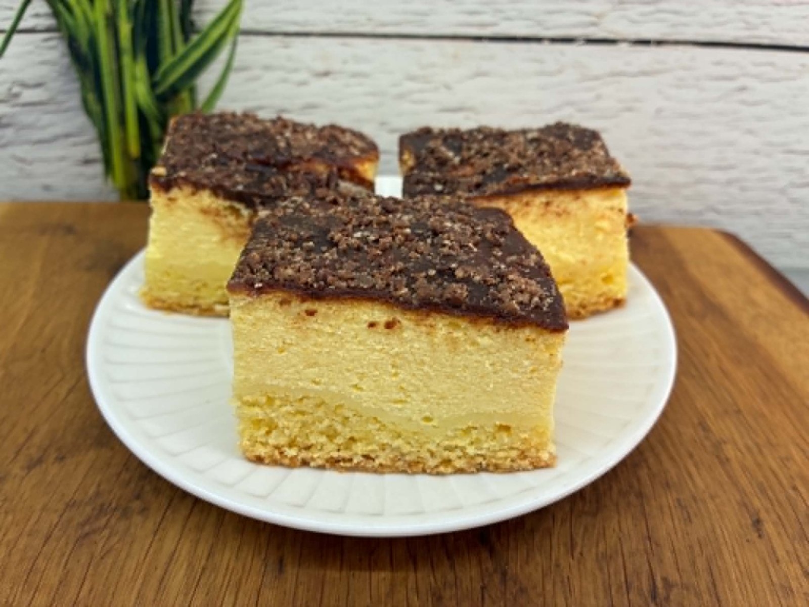 Sernik na kruchym cieście z polewą czekoladową