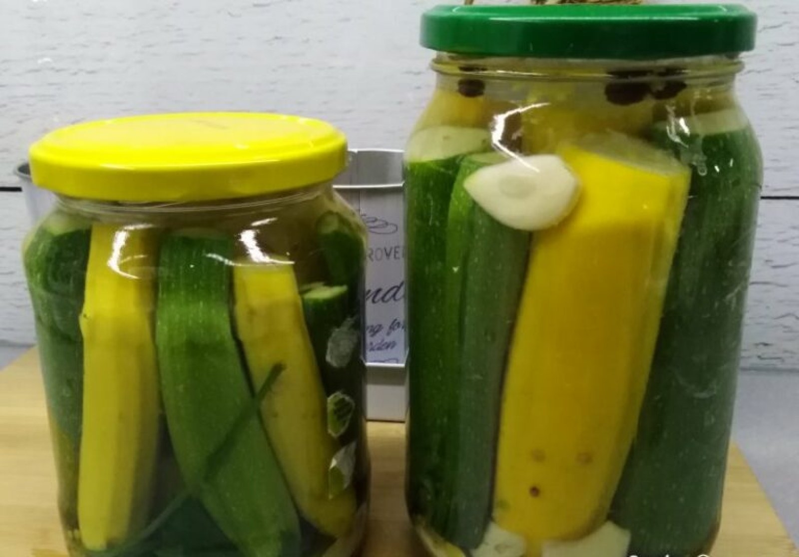 Przepis na kiszoną młodą cukinię