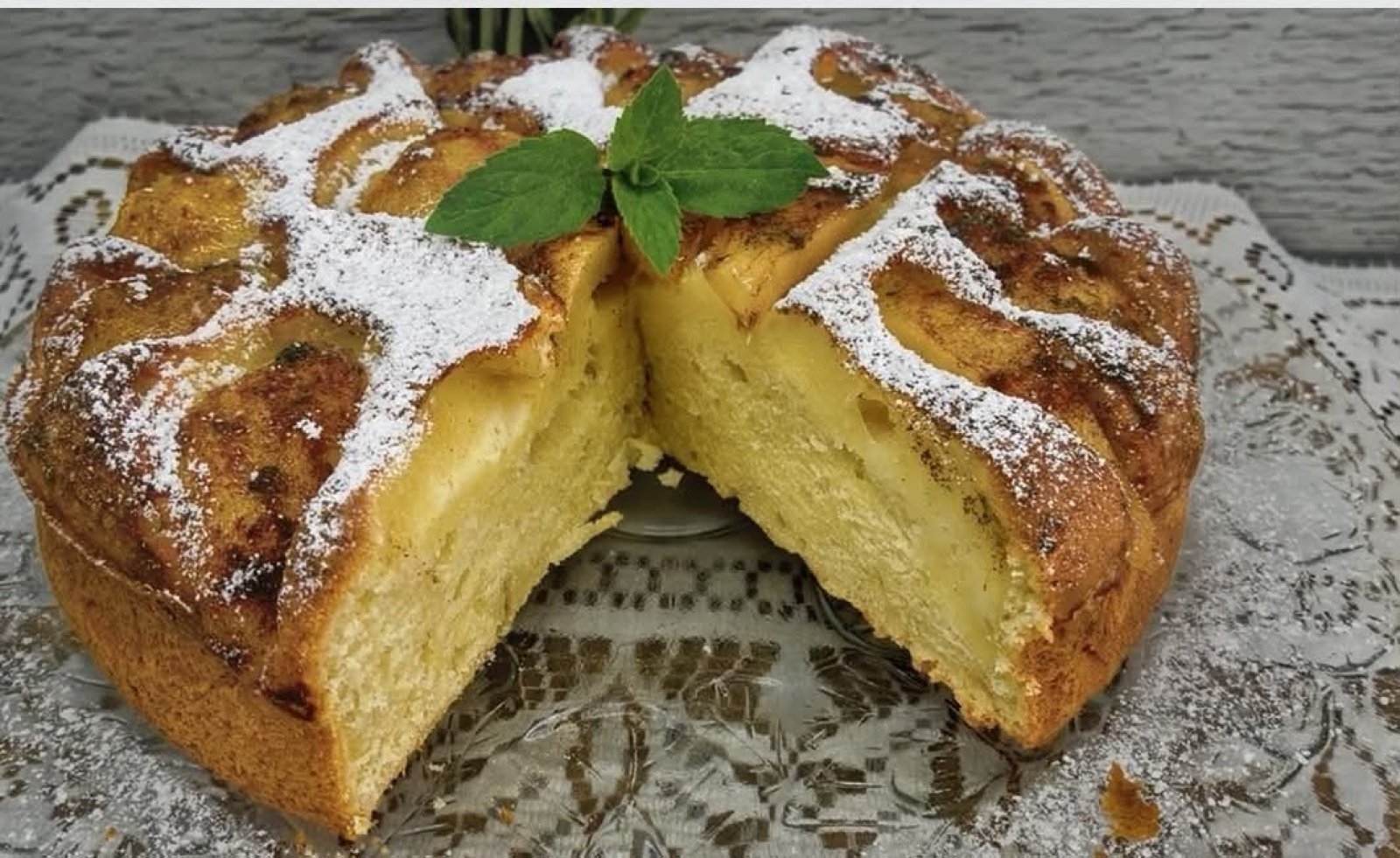 Ciasto z gruszkami i skyrem – wilgotne, puszyste i bez wysiłku!