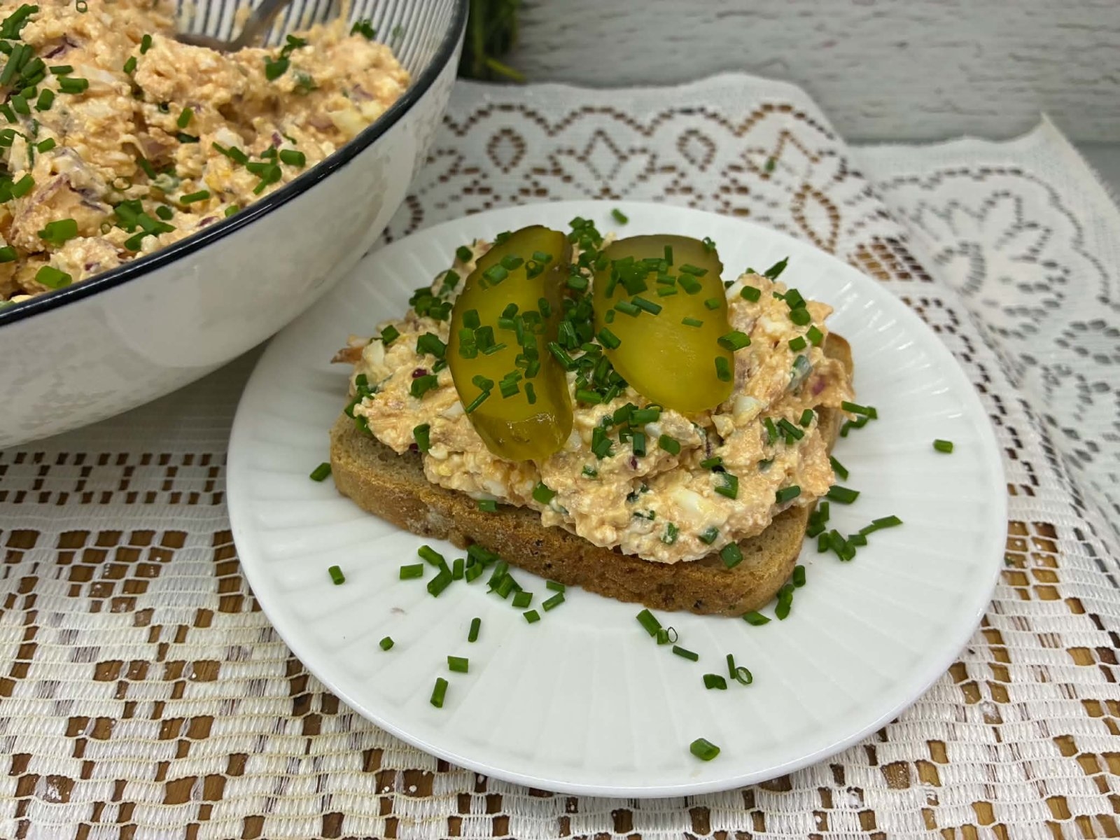 Pasta kanapkowa z makreli w pomidorach – szybka, prosta i przepyszna!