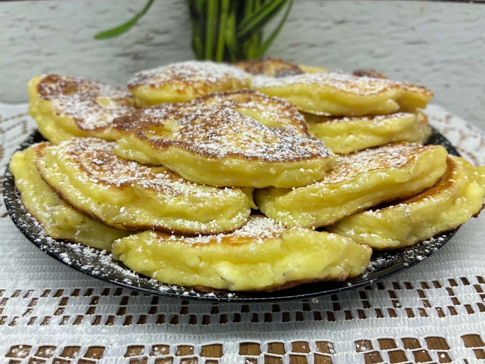 Racuszki twarogowe z bananem i gruszką – puszyste i pyszne