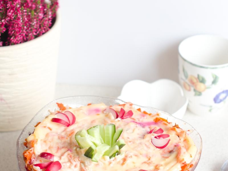 SAŁATKA ŚLEDZIOWA WARSTWOWA