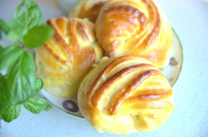 BUŁKI DROŻDŻOWE Z KREMEM BUDYNIOWYM – SPIRALKI