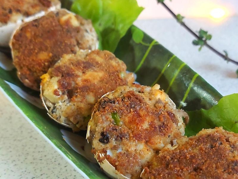 JAJKA W SKORUPKACH FASZEROWANE PIECZARKAMI