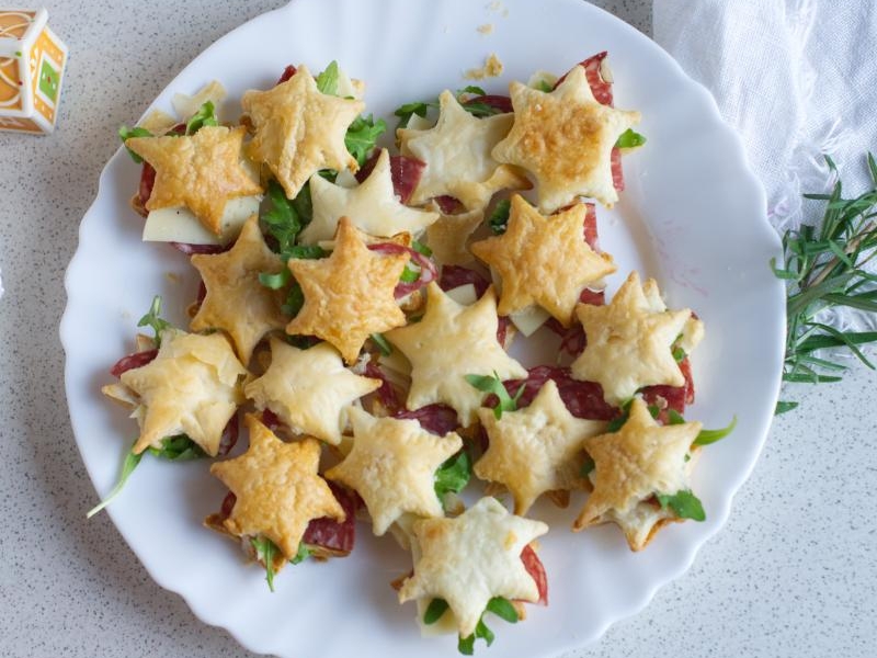 GWIAZDKI – PRZEKĄSKI Z CIASTA FRANCUSKIEGO