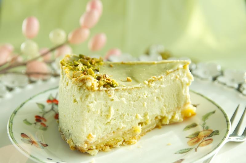 Sernik baskijski pistacjowy