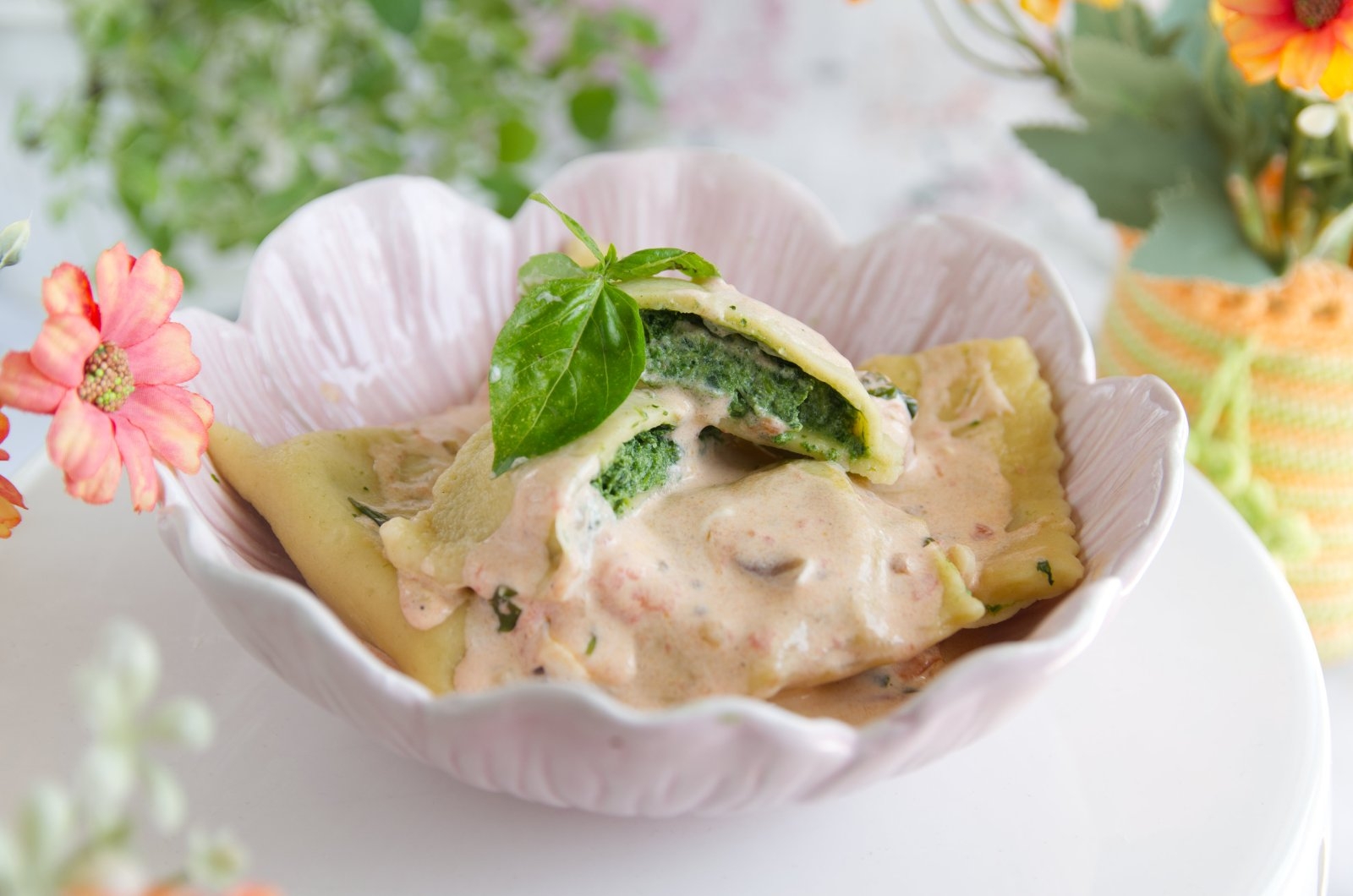 Ravioli ze szpinakiem i ricottą, w sosie z mascarpone
