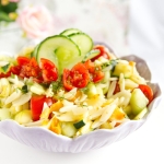 Sałatka z makaronu orzo...