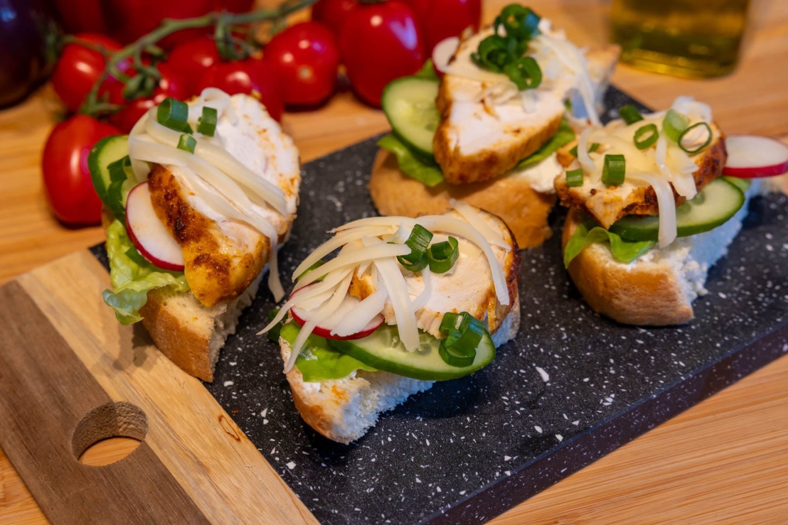Grzanki z grillowanym kurczakiem